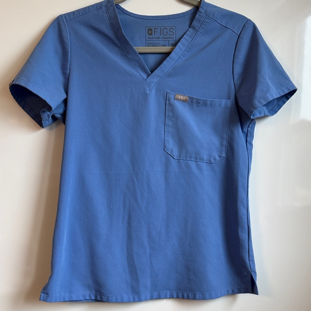 Figs V‑Neck Scrub Top in periwinkle